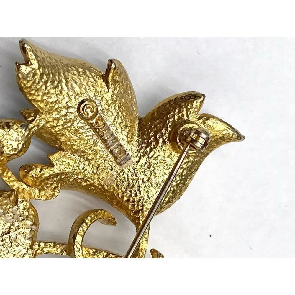 Sarah Coventry Vintage 1967 Placid Beauty Floral Brooch Pin
